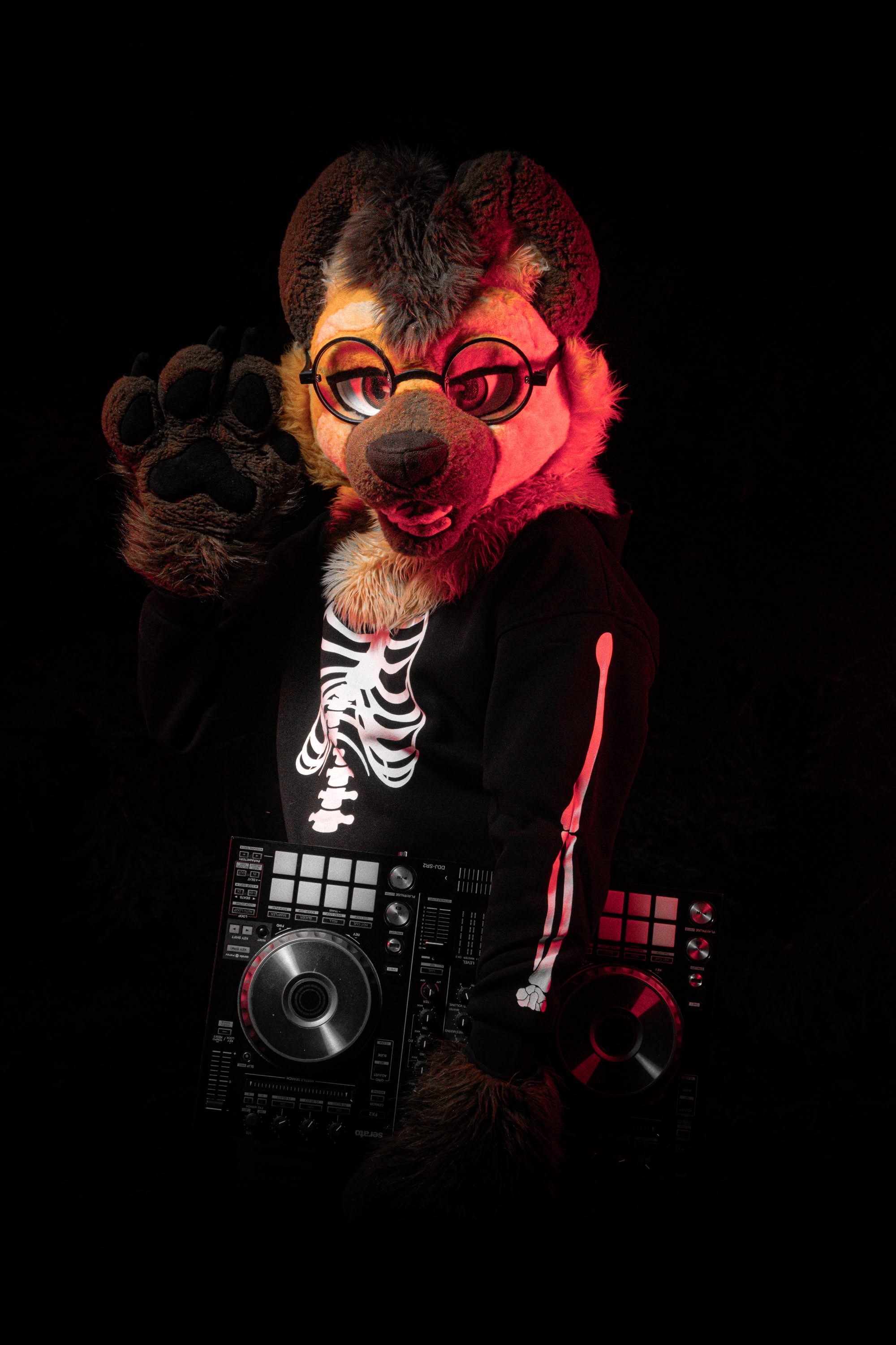 DJ MANEDBENTO! posing with his DJ deck
